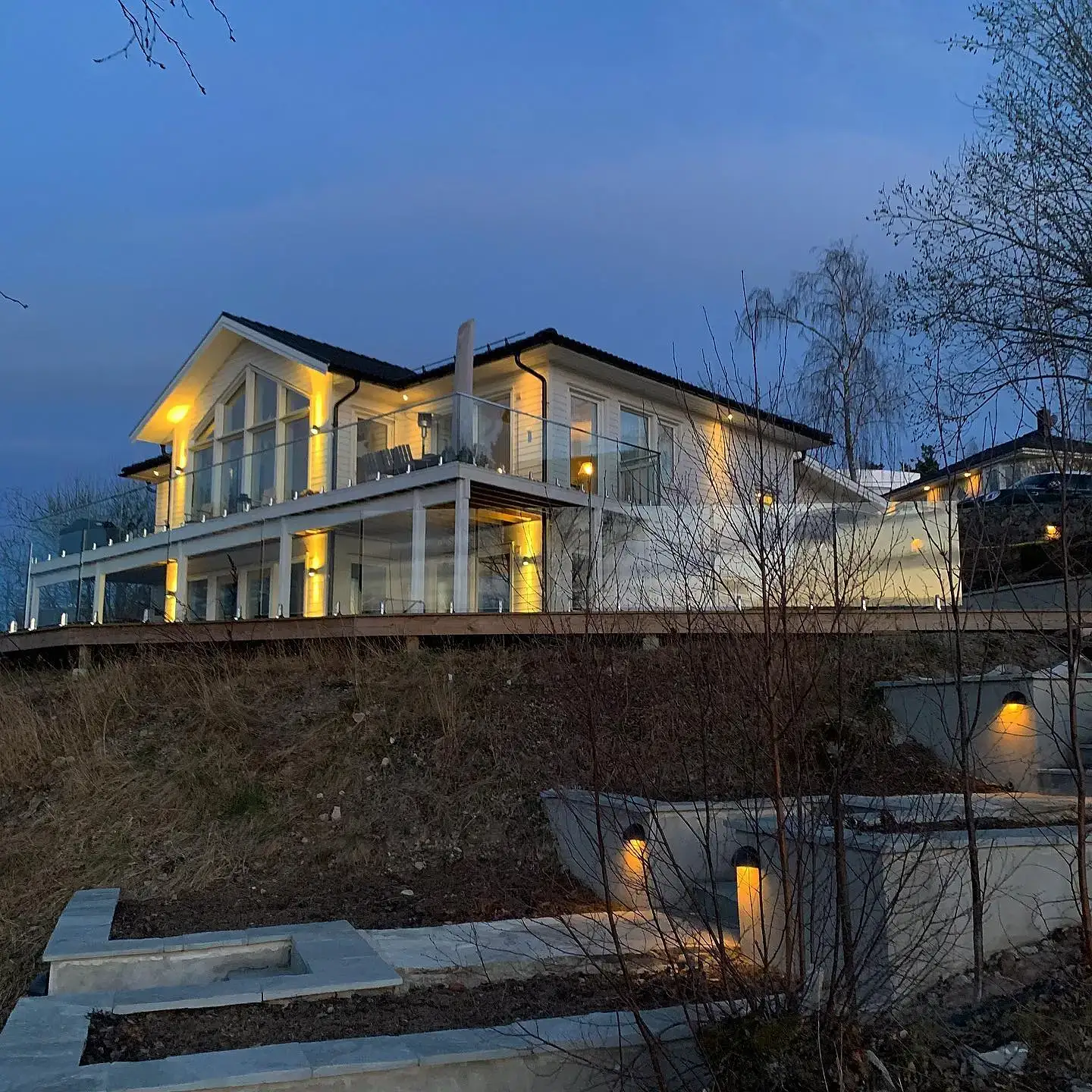 Bygge av stödmurar och trappor med planteringar! 